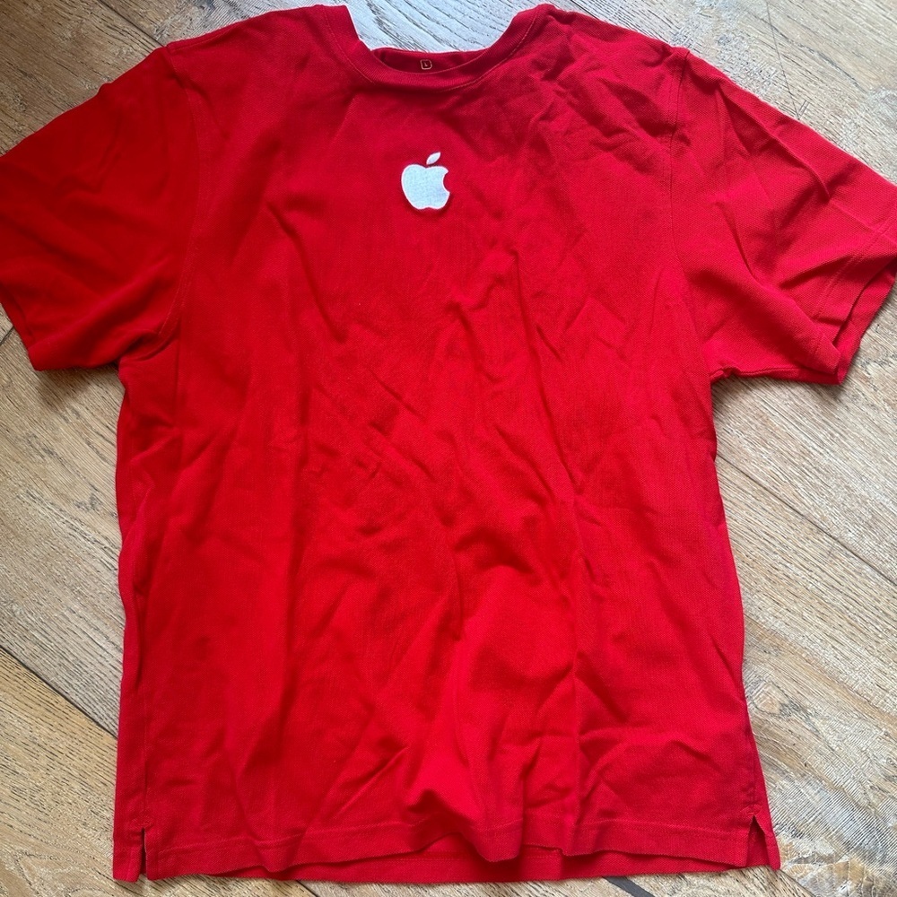 Apple employee red shirt